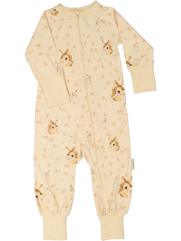 GEGGAMOJA Babypyjamas i bambu med långt öra från Mrs Mighetto. Pyjamasen har tvåvägsdragkedja för att underlätta matt blöjbyten och breda bekväma muddar.