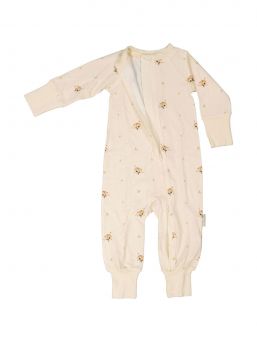 GEGGAMOJA Babypyjamas i bambu med långt öra från Mrs Mighetto. Pyjamasen har tvåvägsdragkedja för att underlätta matt blöjbyten och breda bekväma muddar.