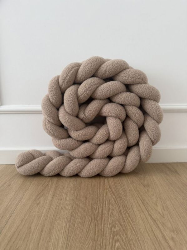 Boucle flätad kantskydd för spjälsäng och juniorsäng - Beige