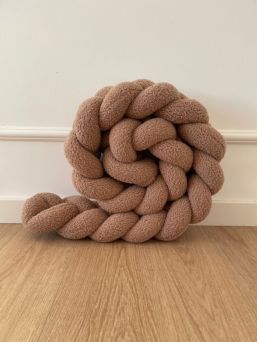 Boucle flätad kantskydd för spjälsäng och juniorsäng - Caramel