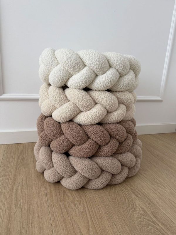 Boucle flätad kantskydd för spjälsäng och juniorsäng - Caramel