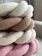 Bouclé flätad kantskydd för spjälsäng och juniorsäng - Light Beige
